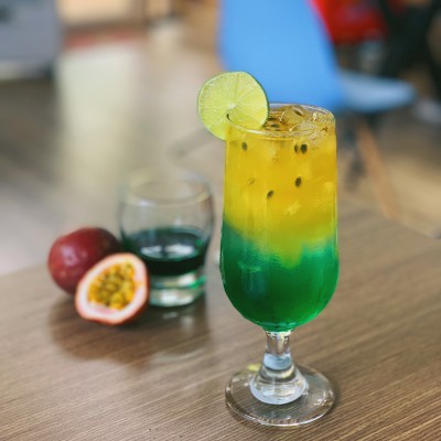 Mint passion fruit mojito